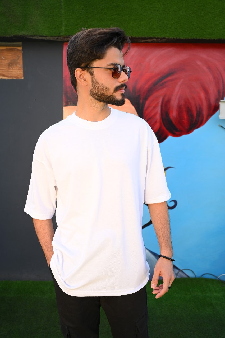 WHITE OVERSIZED TSHIRT